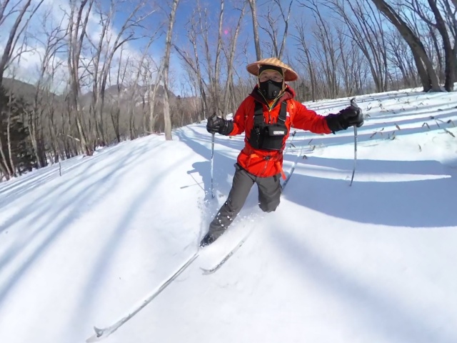 カリカリのクラスト斜面を滑りました