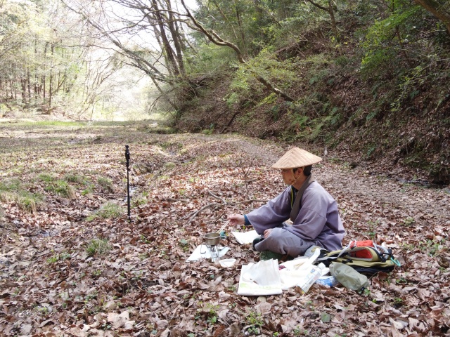 いま流行りの「ソロキャンプ」ってやつですかね