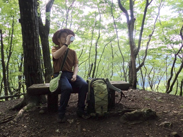古御岳で休憩。小まめに水分を補給しました