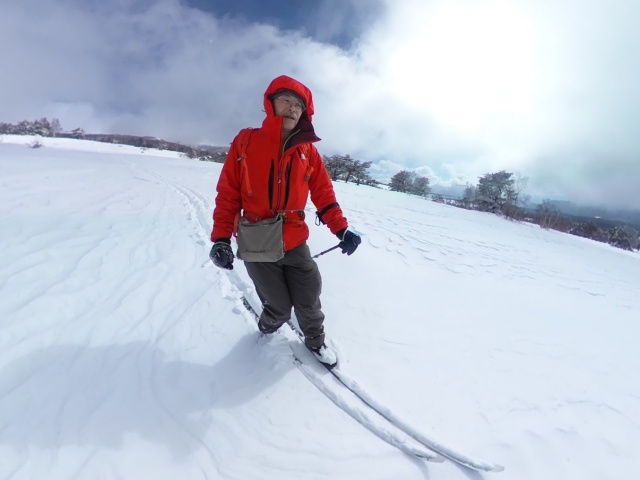 クラスト斜面で束の間の滑走