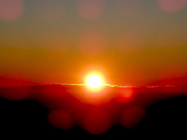 初日の出。待ってる時間が寒いのであまりありがたさを感じない