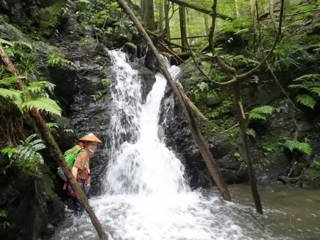 左か右か、どっちから越えようか