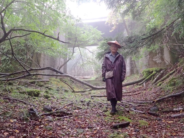 雨が激しくなってきた。後方はスバルラインのガード