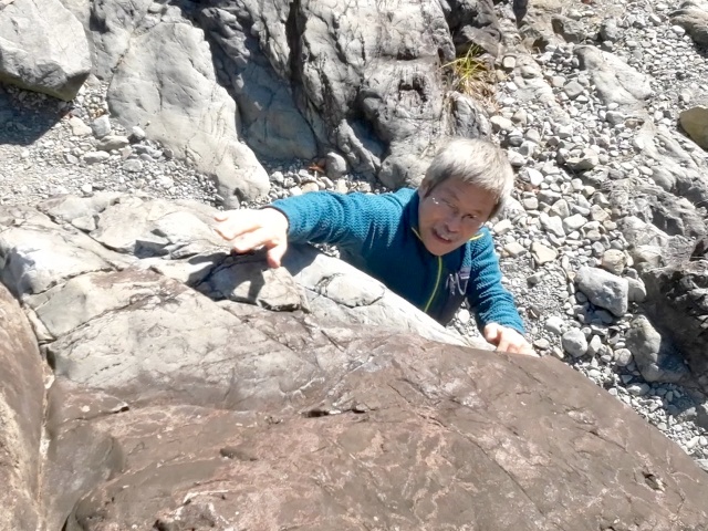 跳んでガバを取る