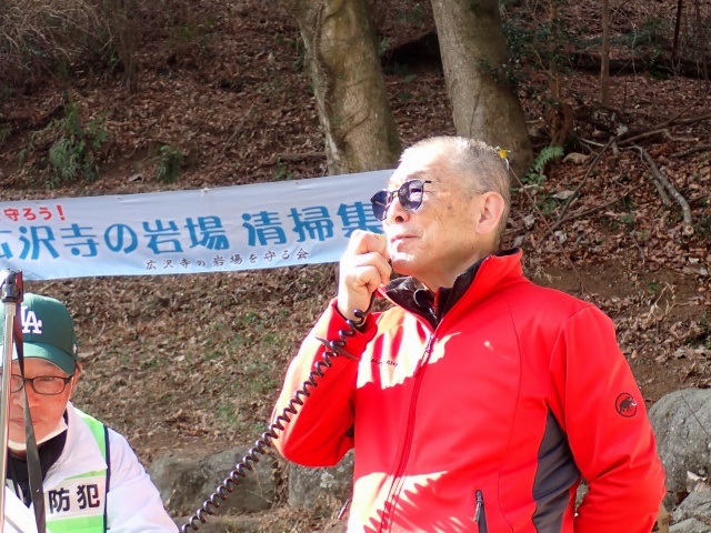 あいさつする安村会長