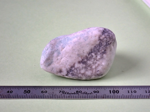 「緑色岩」だったのか、残念