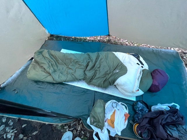 シュラフとマットとグランドシートをレンタルした
