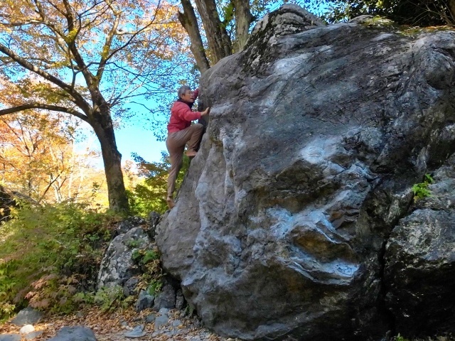 マミ岩。この高さで目隠しは怖い