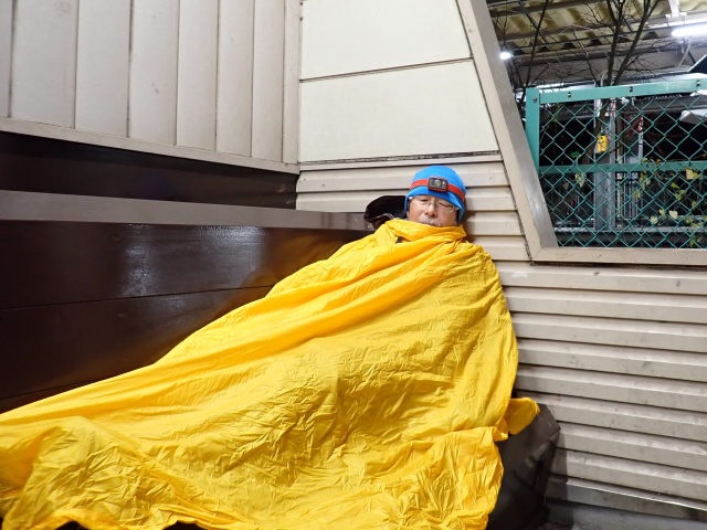 結局、ベンチで横になった。つま先の冷えは収まったけど、やっぱり寒い