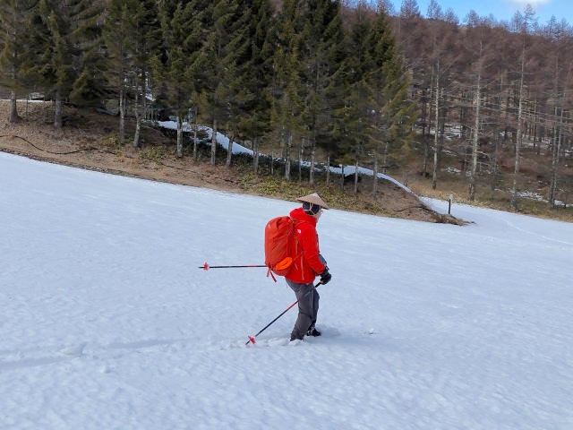 滑っていくと雪面が波打った