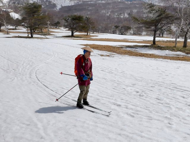 これだけ雪がないと滑り納めするしかない